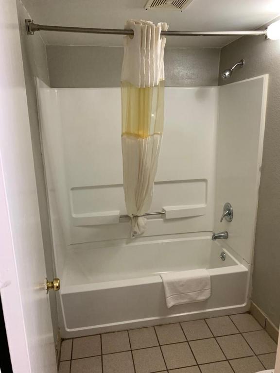 Americas Best Value Inn - Shelby Photo 3