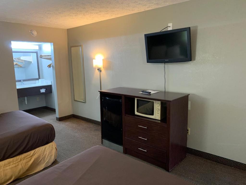 Americas Best Value Inn - Shelby Photo 4