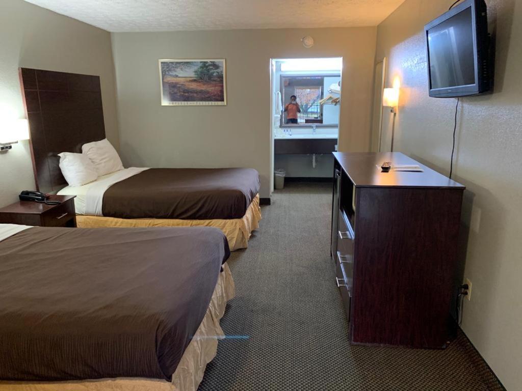 Americas Best Value Inn - Shelby Photo 11