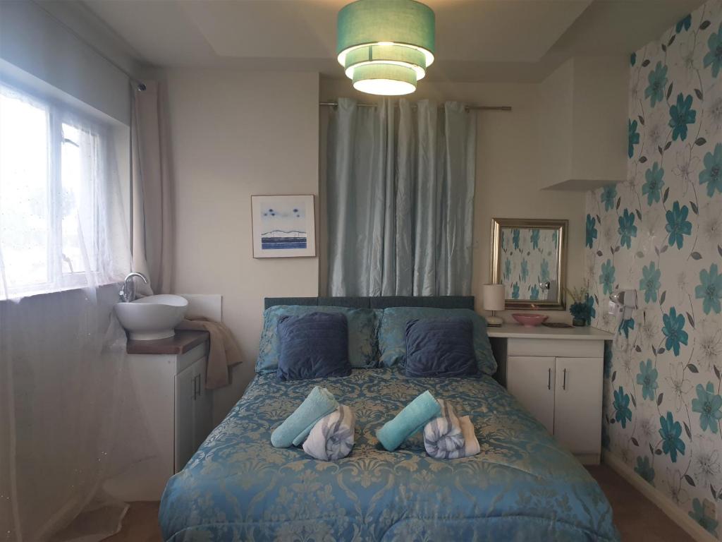 Self Contained Rooms in Central Torquay, Torquay