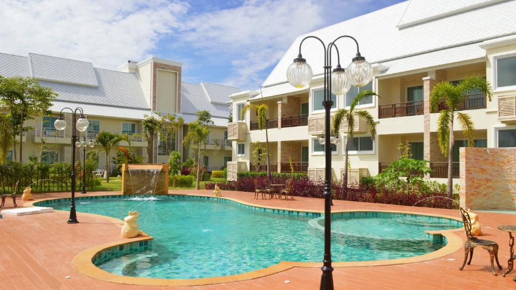 Swimming pool, Nantrungjai Boutique Hotel in Nan