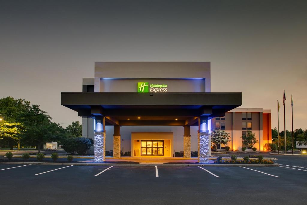 Holiday Inn Express Voorhees - Mt. Laurel photo