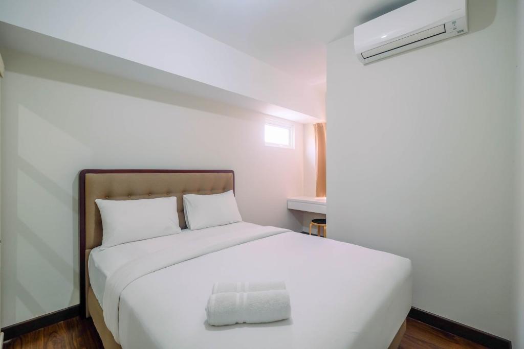 Spacious and Modern 2BR Springlake Summarecon Bekasi Apartment By Travelio, Bekasi