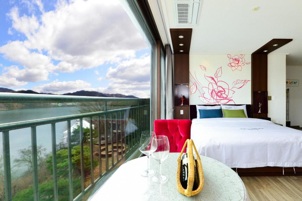 Moonlight Blue Pension