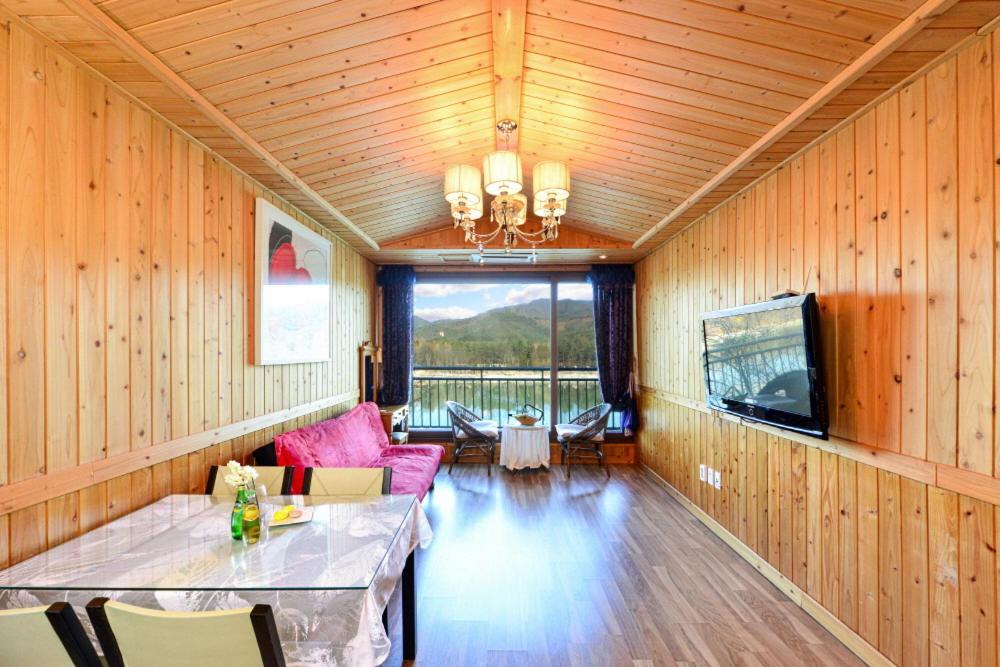 Moonlight Blue Pension