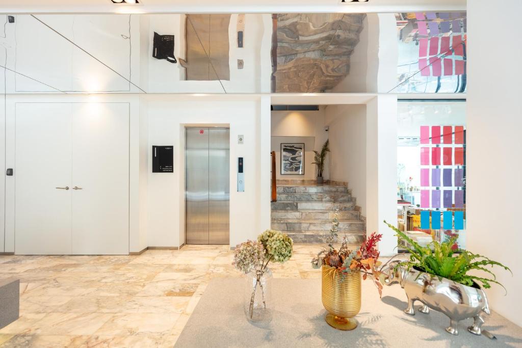 フロント・ロビー