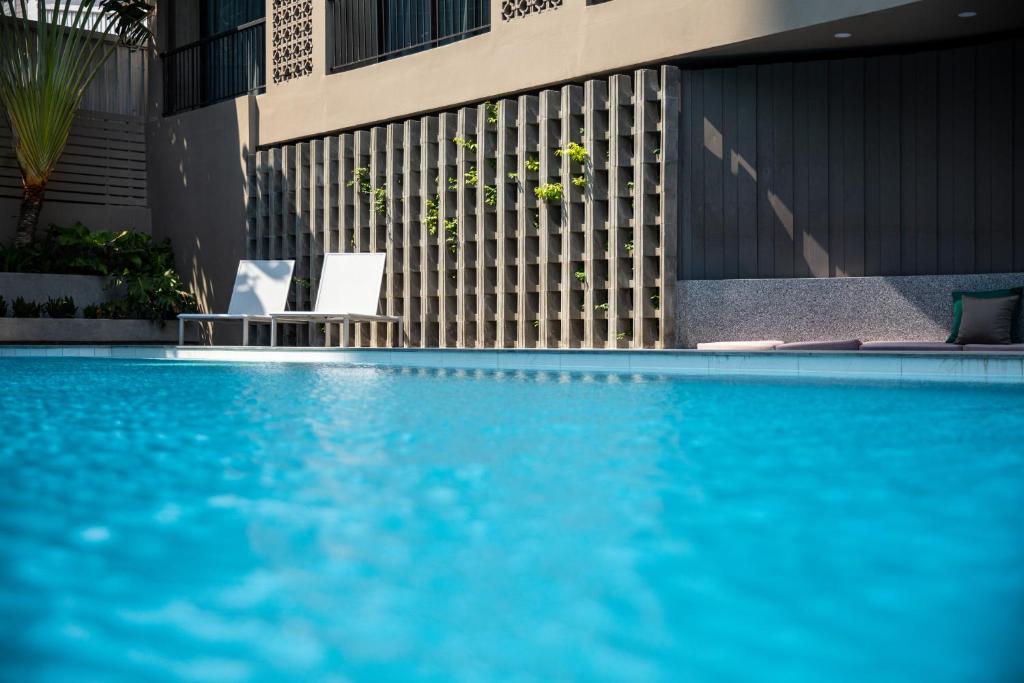 スイミングプール