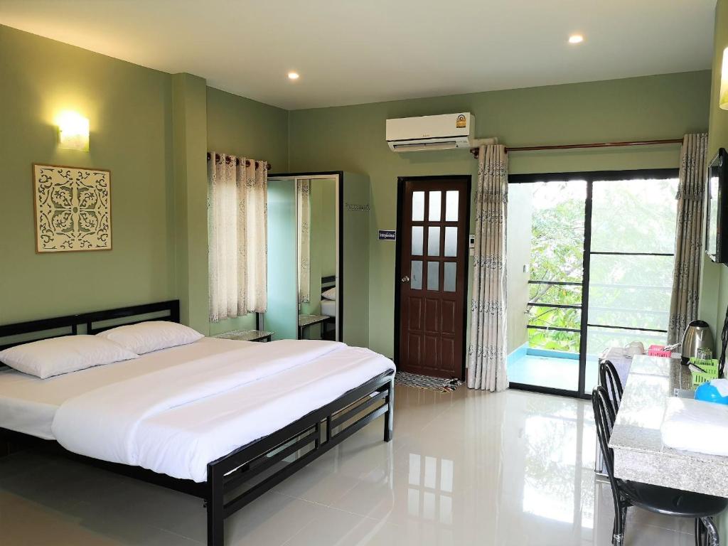 โรงแรมห้วยทราย Huaisai Hotel