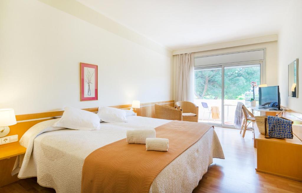 Hotel Ancora — Hotel rooms in Palamos, Catalonia