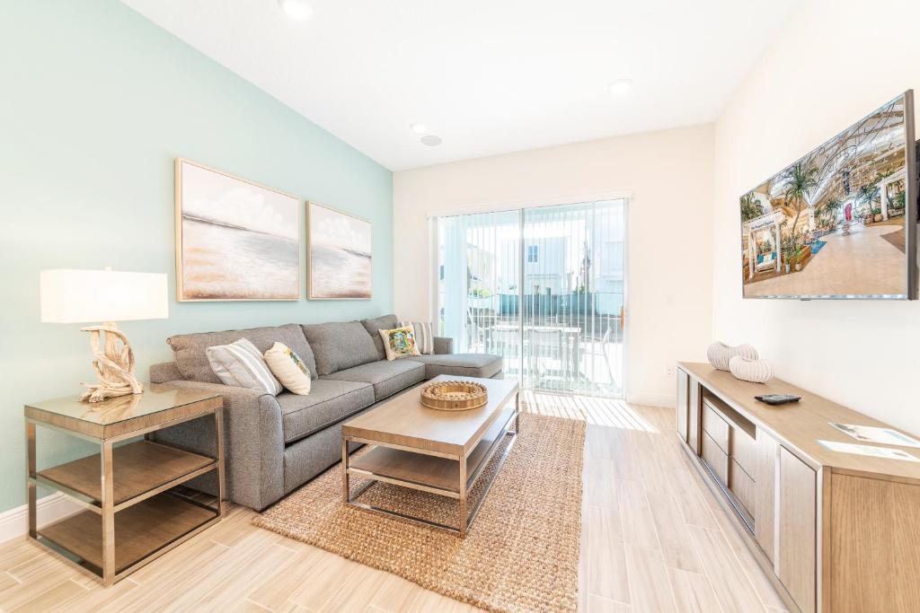 Margaritaville Cottages Orlando by Rentyl with H2O Waterpark — Hotel rooms in Kissimmee, Florida