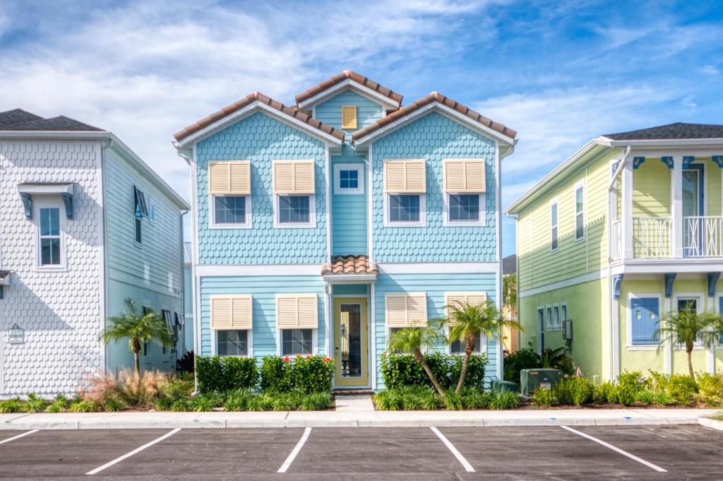 Margaritaville Cottages Orlando by Rentyl with H2O Waterpark — Hotel building in Kissimmee, Florida