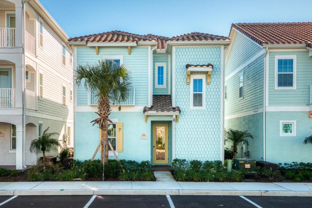 Margaritaville Cottages Orlando by Rentyl with H2O Waterpark — Hotel building in Kissimmee, Florida