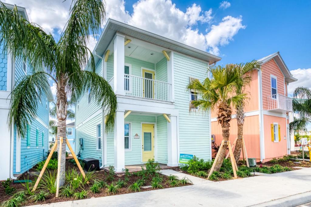 Margaritaville Cottages Orlando by Rentyl with H2O Waterpark — Hotel building in Kissimmee, Florida