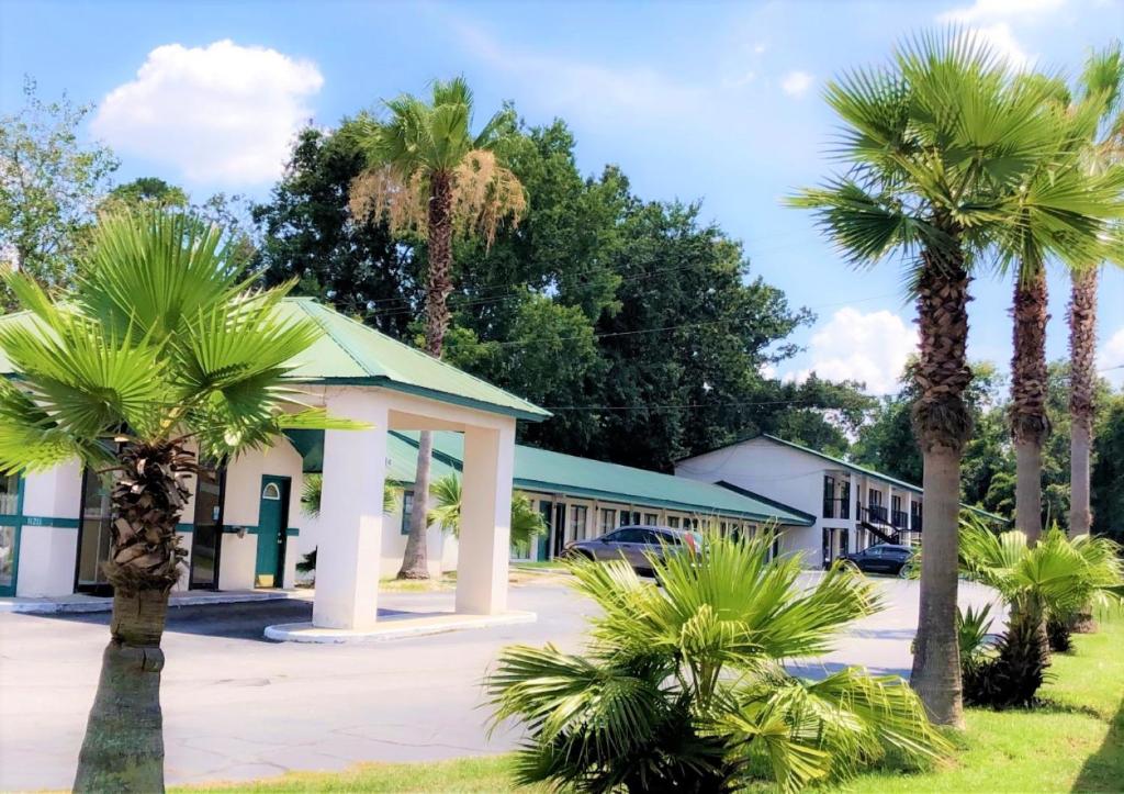 Relax Inn Savannah photo