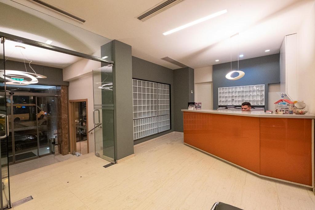 Front desk [24-hour]