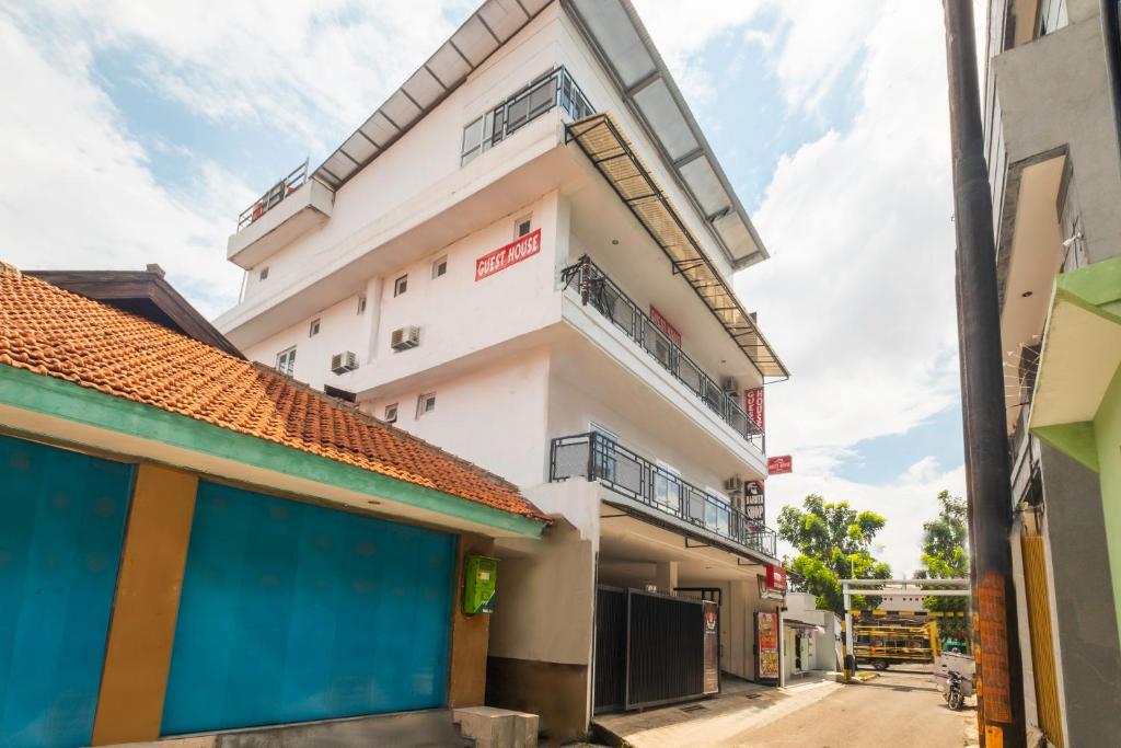 RedDoorz near Exit Toll Moh. Toha, Bandung