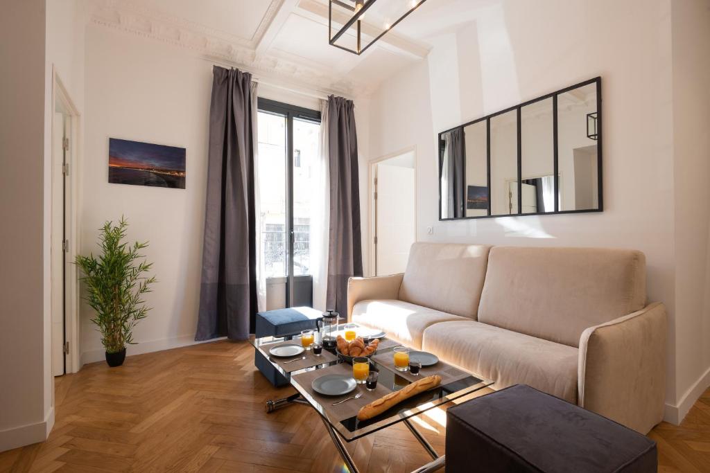 "Le Berlioz 1" by EnjoyNice, 2 bathrooms and airco - 3