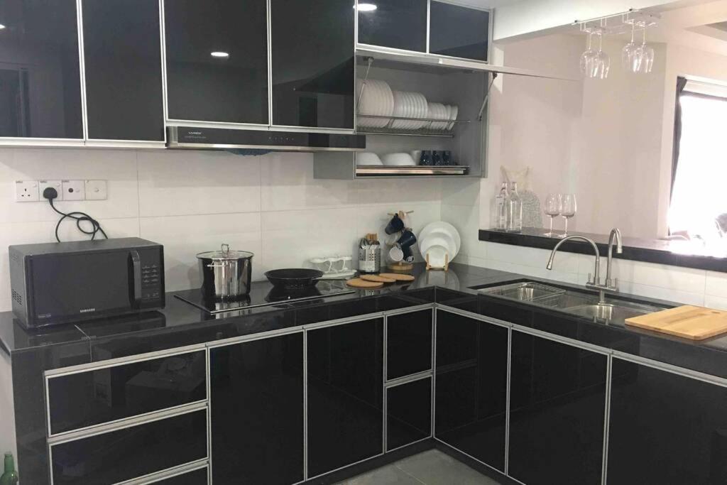 22pax :Taman pelangi Party house nearby midvelly photo