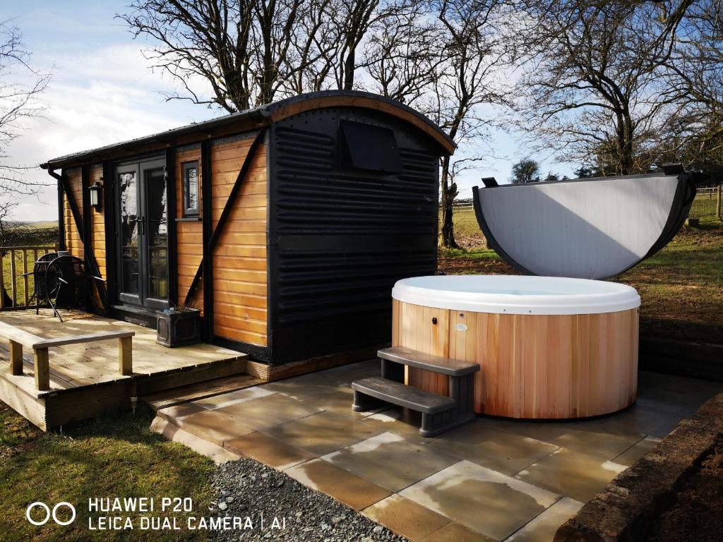 pen-rhos luxury glamping The Hare Hut, Llandrindod Wells