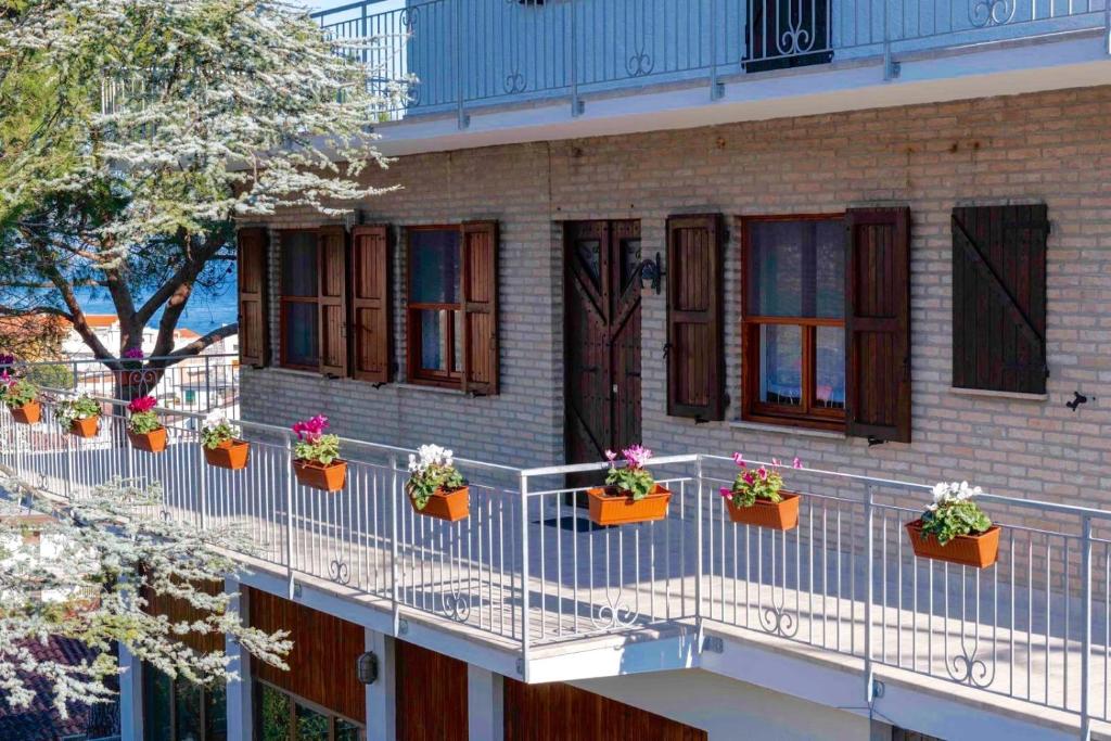 M261 - Marcelli, trilocale ristrutturato con terrazzo vista mare pt - 2