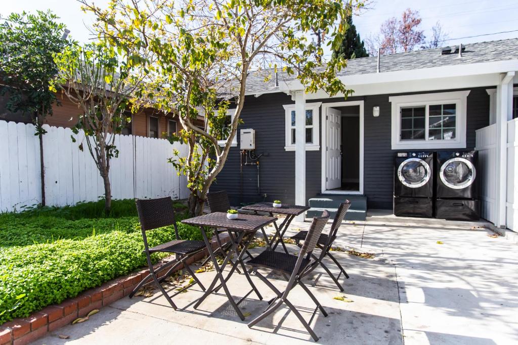 Long Beach Duplex King Bed Pet Friendly Nurses Surgeon Business Travelers Near St Marys Medical Cent photo