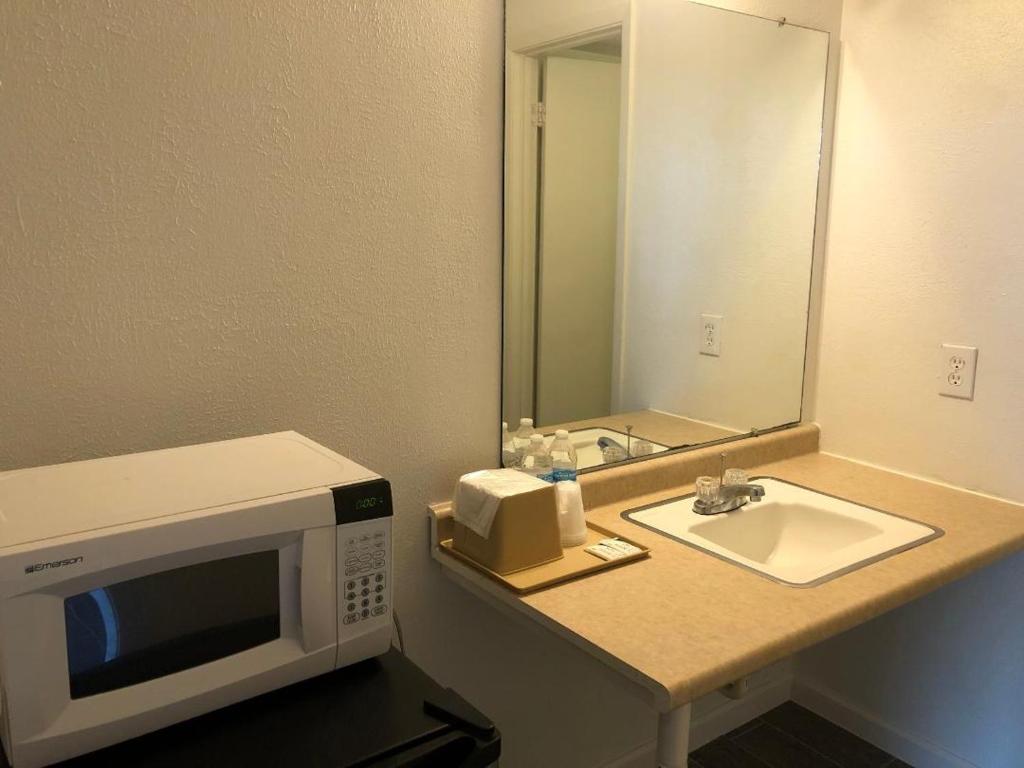 Royal Inn photo