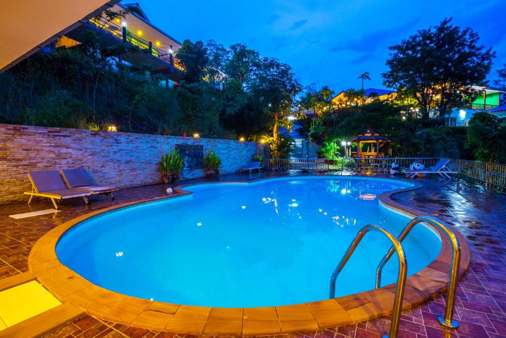 Swimming pool