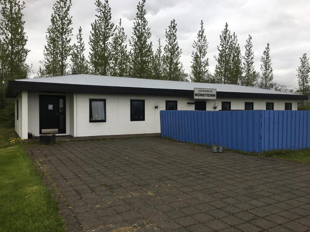 Nonsteinn Guesthouse — Hotel in Arnes