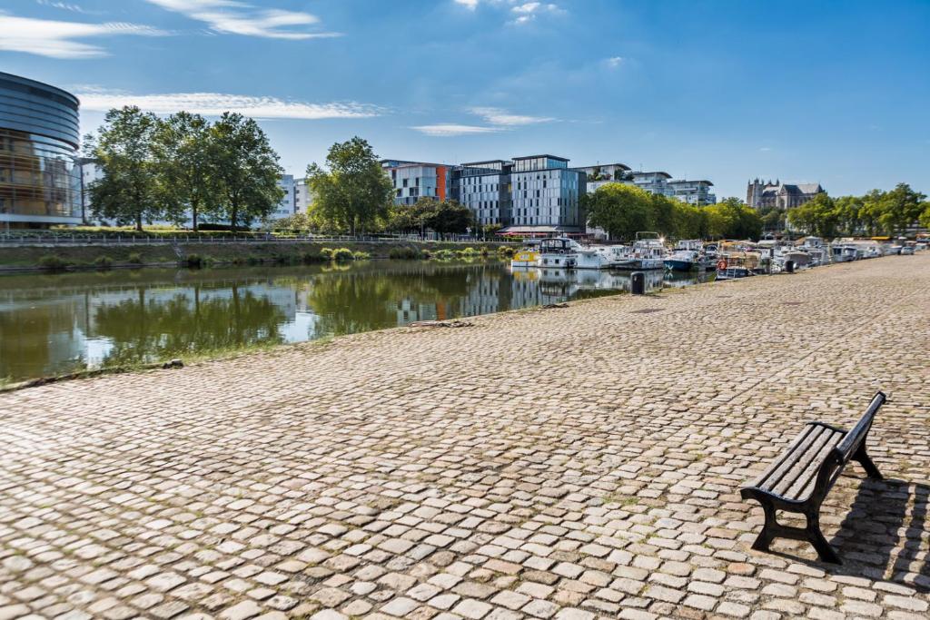 L'Idylle : T2 de standing avec parking - Gare/Cité des Congrès/Lieu Unique - 3