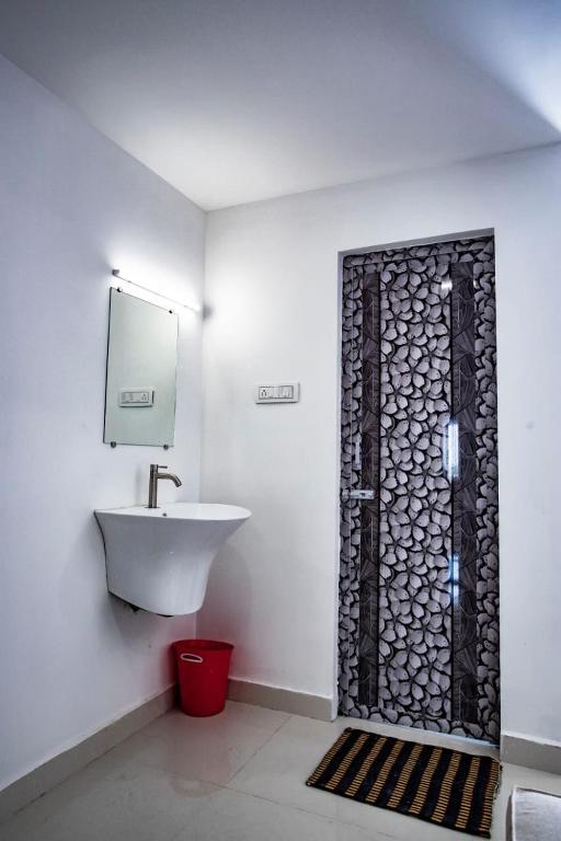 HOTEL VISWA GRAND photo