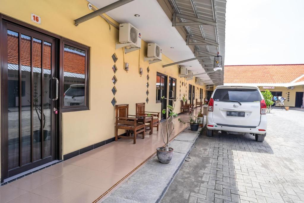 KoolKost Syariah near Transmart Tegal photo