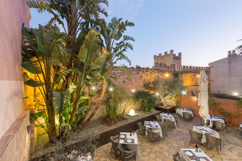 Alcudia Petit - Turismo de Interior — Hotel building in Alcudia, Balearic Islands