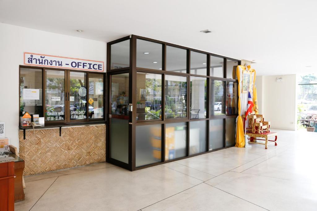 フロント・ロビー