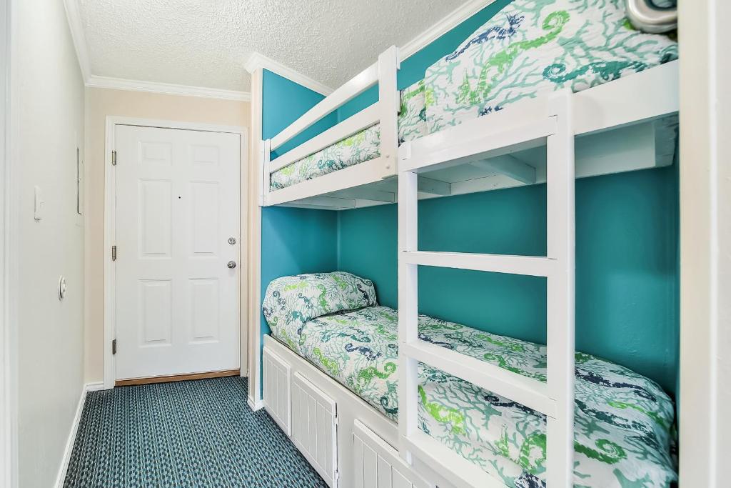 Casa Del Mar Beachfront Suites Photo 4