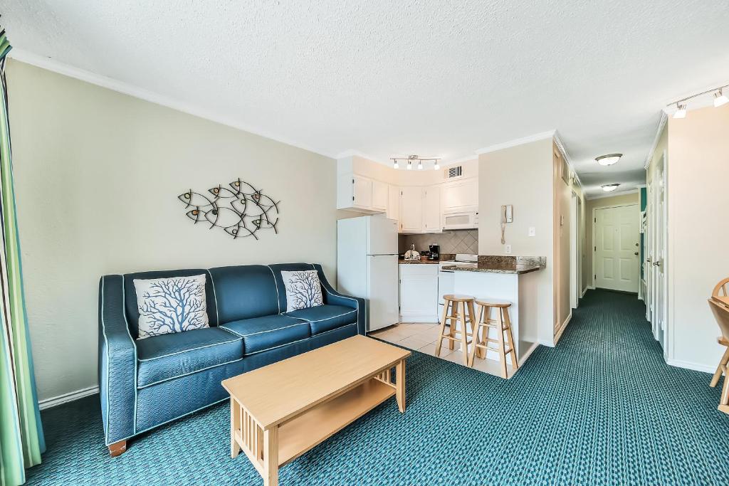 Casa Del Mar Beachfront Suites Photo 6