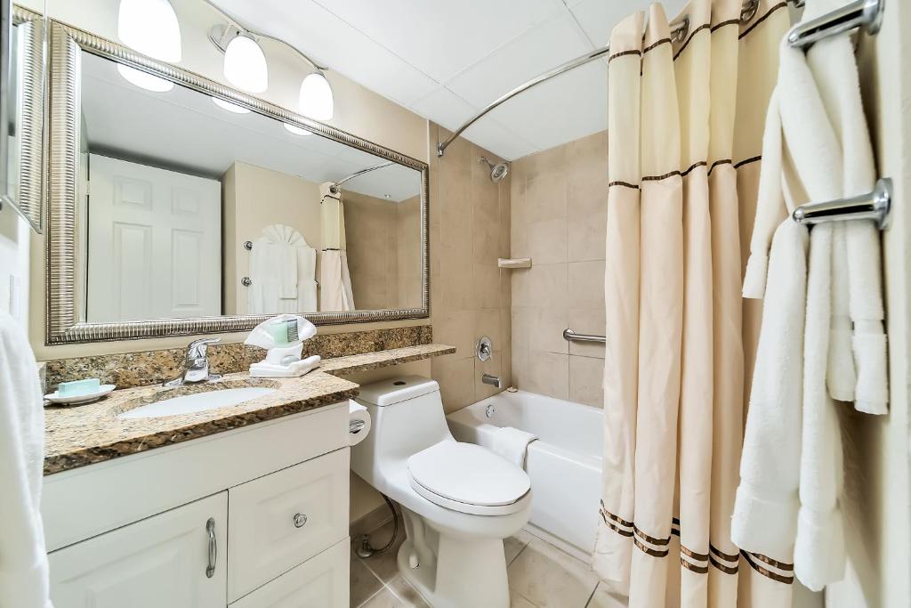 Casa Del Mar Beachfront Suites Photo 11