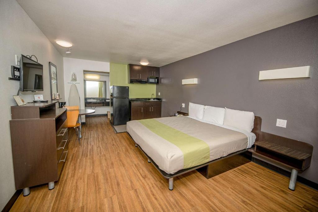 Studio 6-Tyler, TX, Tyler