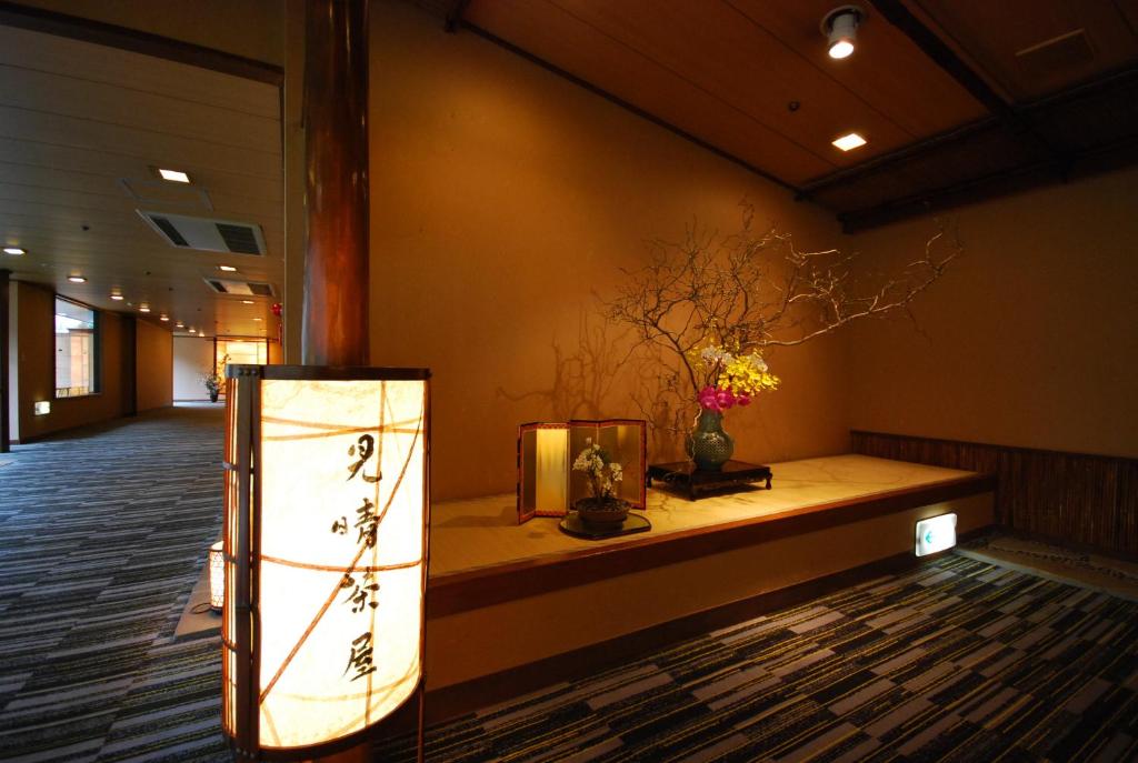 Shared lounge/TV area