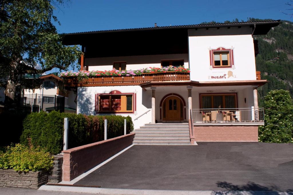 Apartment Mozart — Hotel in Mayrhofen
