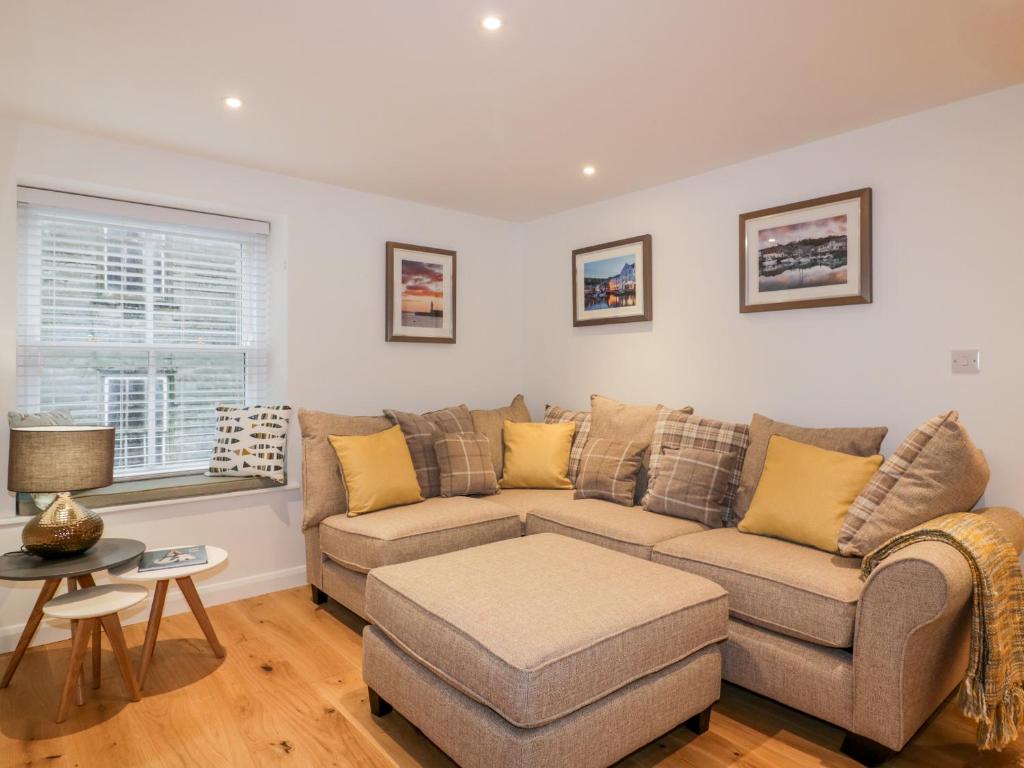 Captain's Cabin, St Austell