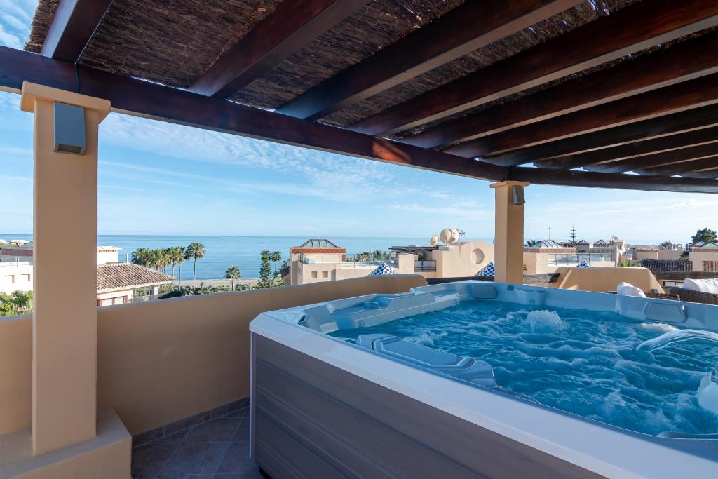Bellavista Marbella - Stunning Beachside Luxury Penthouse Apartment - 3