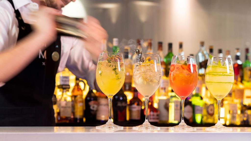 อาหารและเครื่องดื่ม