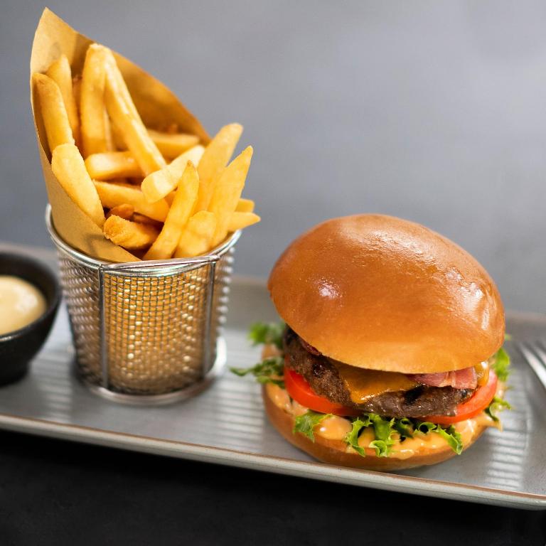 อาหารและเครื่องดื่ม