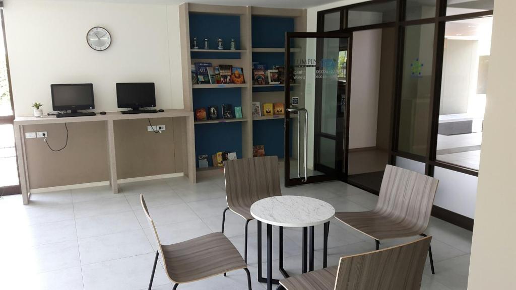 LPN Cha-am Beachfront Wifi 10 meters to beach 1BR photo