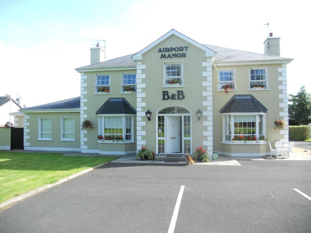 Airport Manor