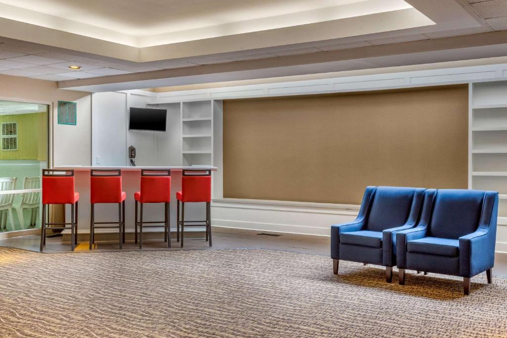 Comfort Suites Oakbrook Terrace Photo 24
