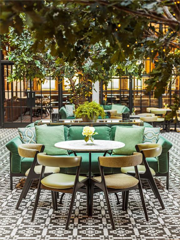 Hotel Dining