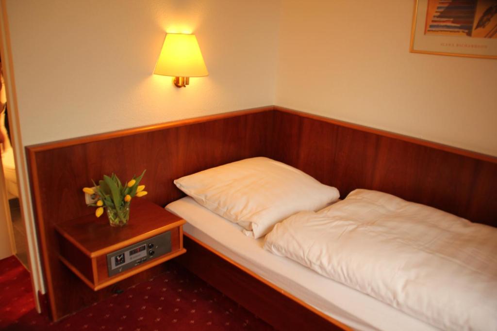 Hotel Mintarder Wasserbahnhof photo