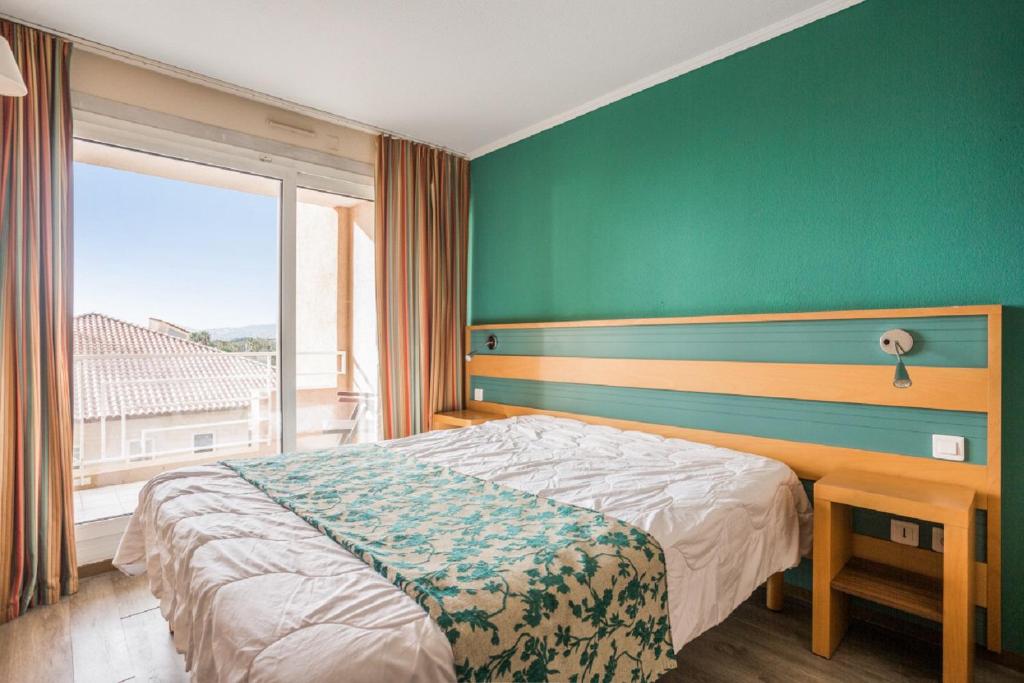 Select One-Bedroom Apartment (6 People)