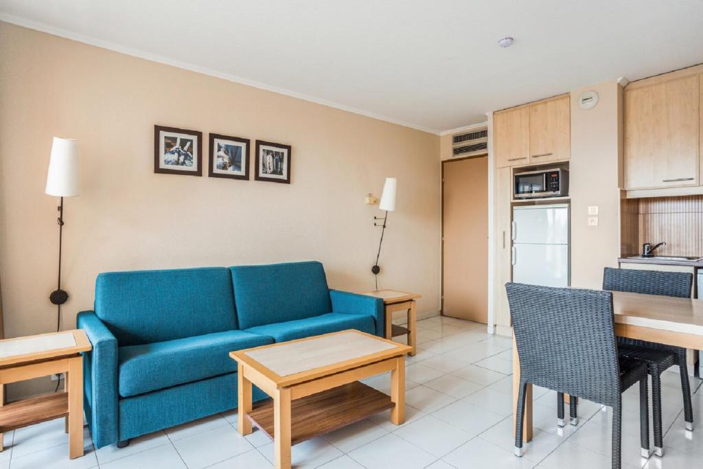 Select One-Bedroom Apartment (6 People)